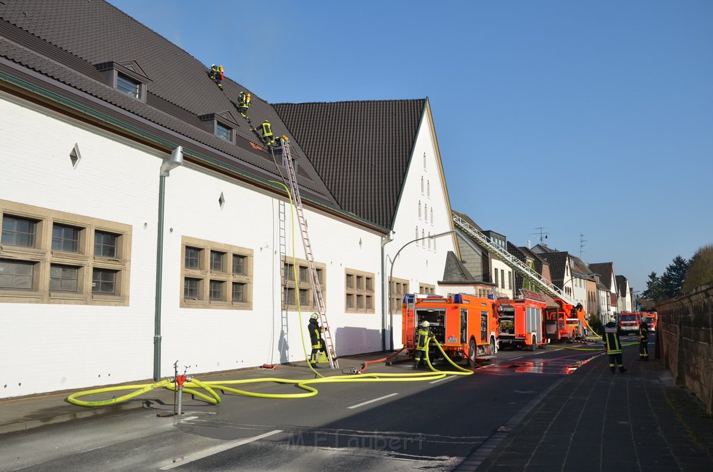 Feuer 3 Dachstuhlbrand Koeln Rath Heumar Gut Maarhausen Eilerstr P126.JPG